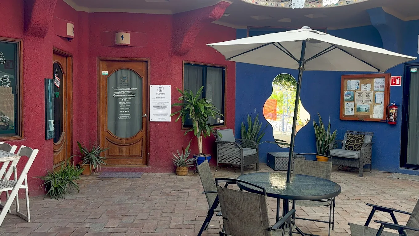 Entrada del Local 4 — consultorio LBHC